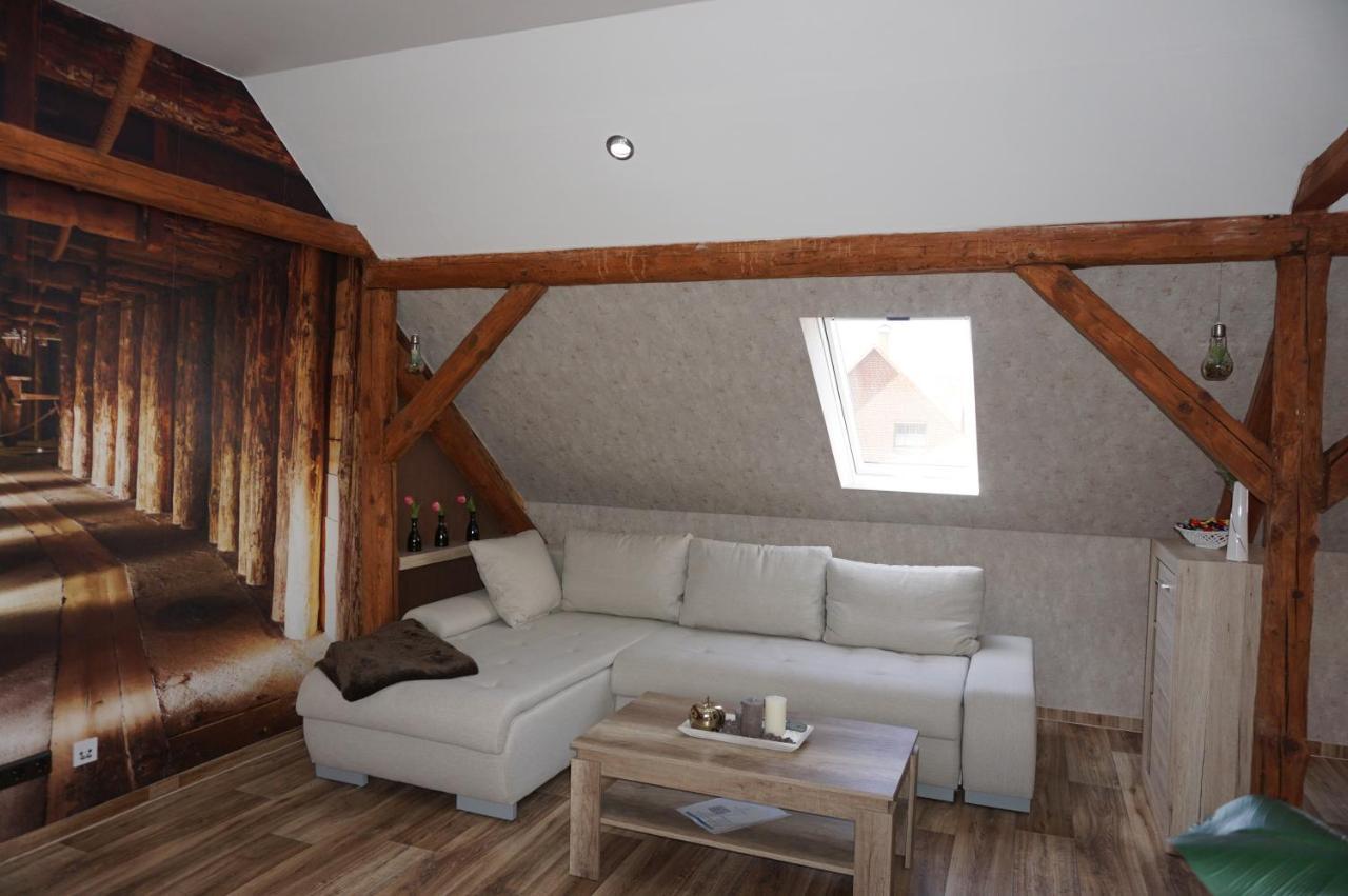 Aussergewoehnliche Dachgeschosswohnung Konigslutter Bagian luar foto