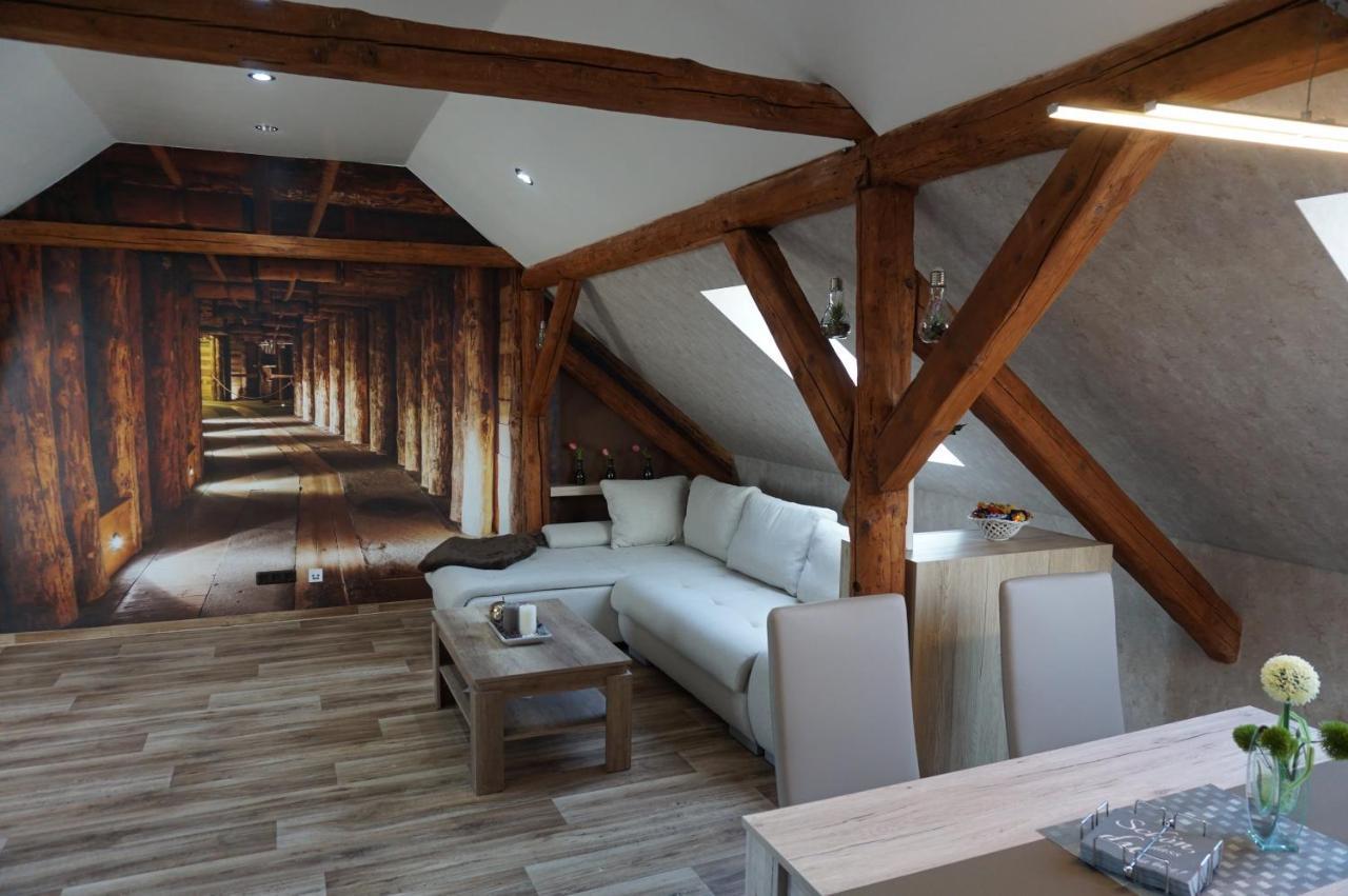 Aussergewoehnliche Dachgeschosswohnung Konigslutter Bagian luar foto