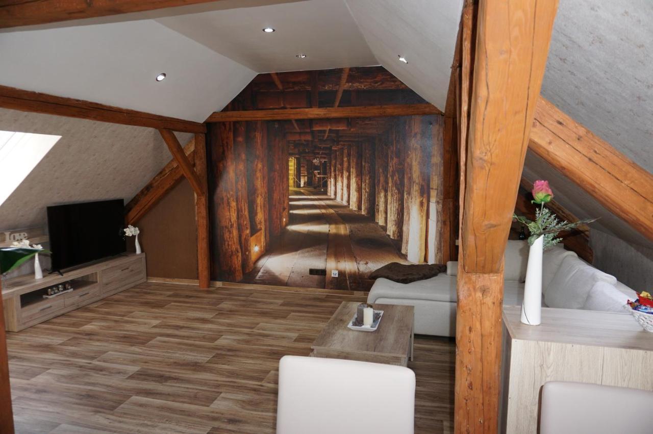 Aussergewoehnliche Dachgeschosswohnung Konigslutter Bagian luar foto