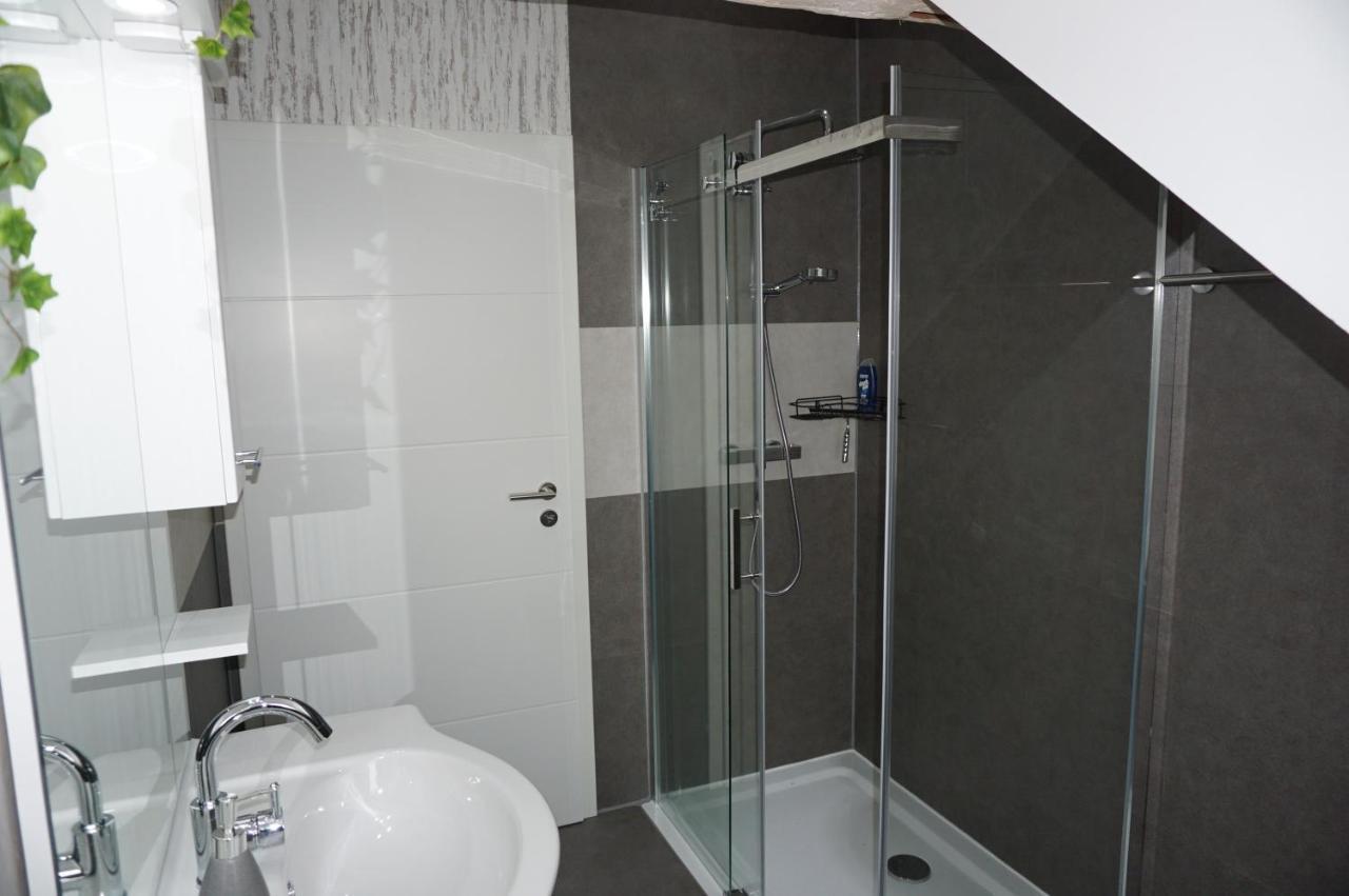 Aussergewoehnliche Dachgeschosswohnung Konigslutter Bagian luar foto