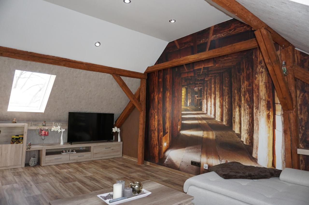 Aussergewoehnliche Dachgeschosswohnung Konigslutter Bagian luar foto
