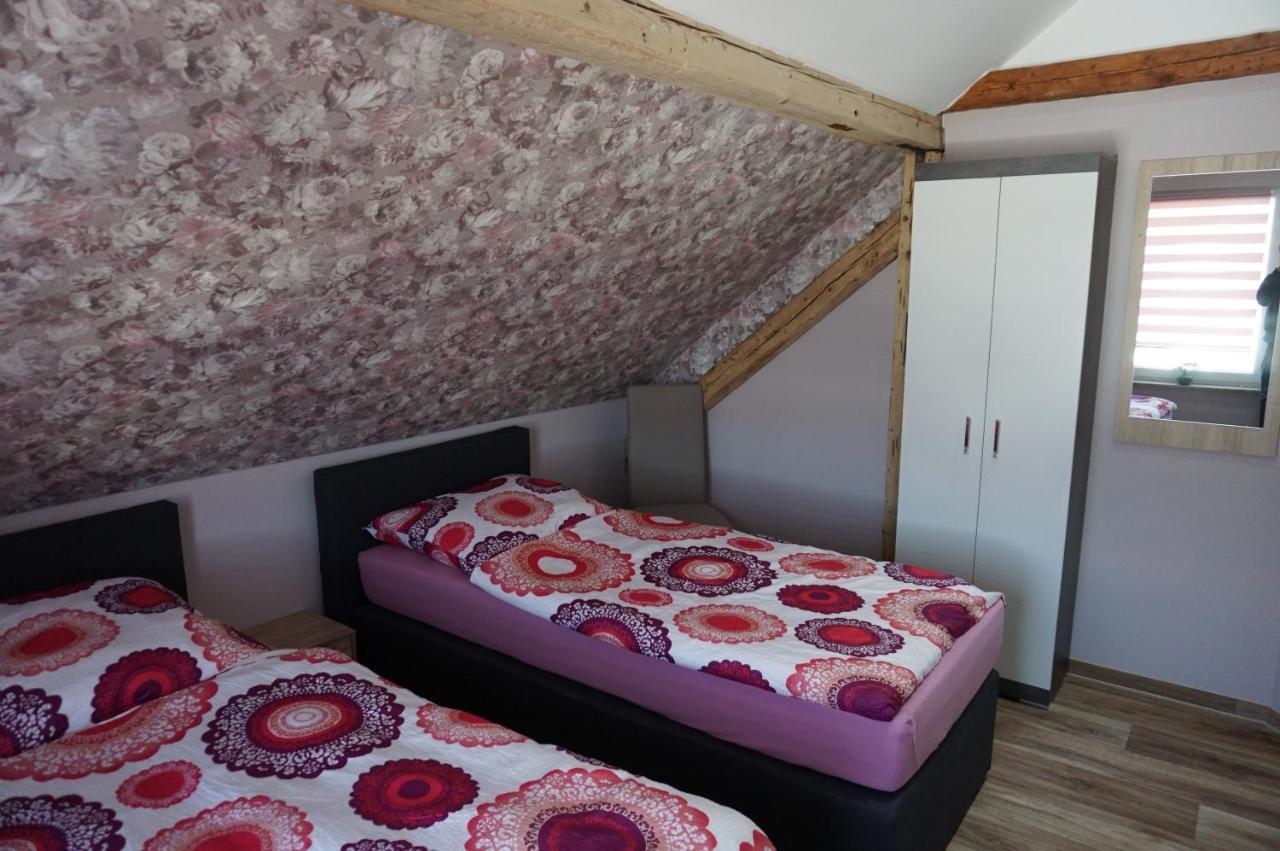 Aussergewoehnliche Dachgeschosswohnung Konigslutter Bagian luar foto