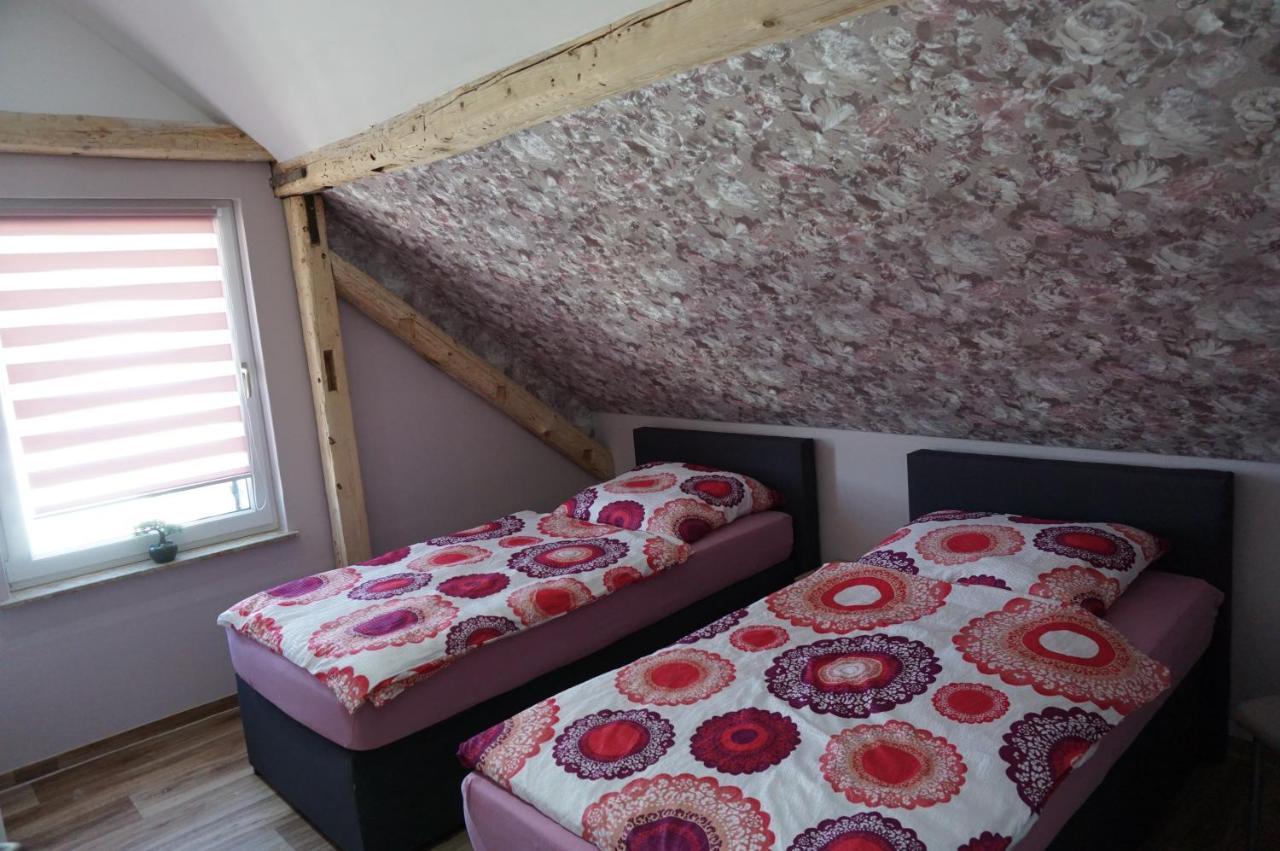 Aussergewoehnliche Dachgeschosswohnung Konigslutter Bagian luar foto