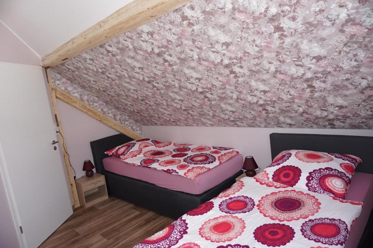 Aussergewoehnliche Dachgeschosswohnung Konigslutter Bagian luar foto